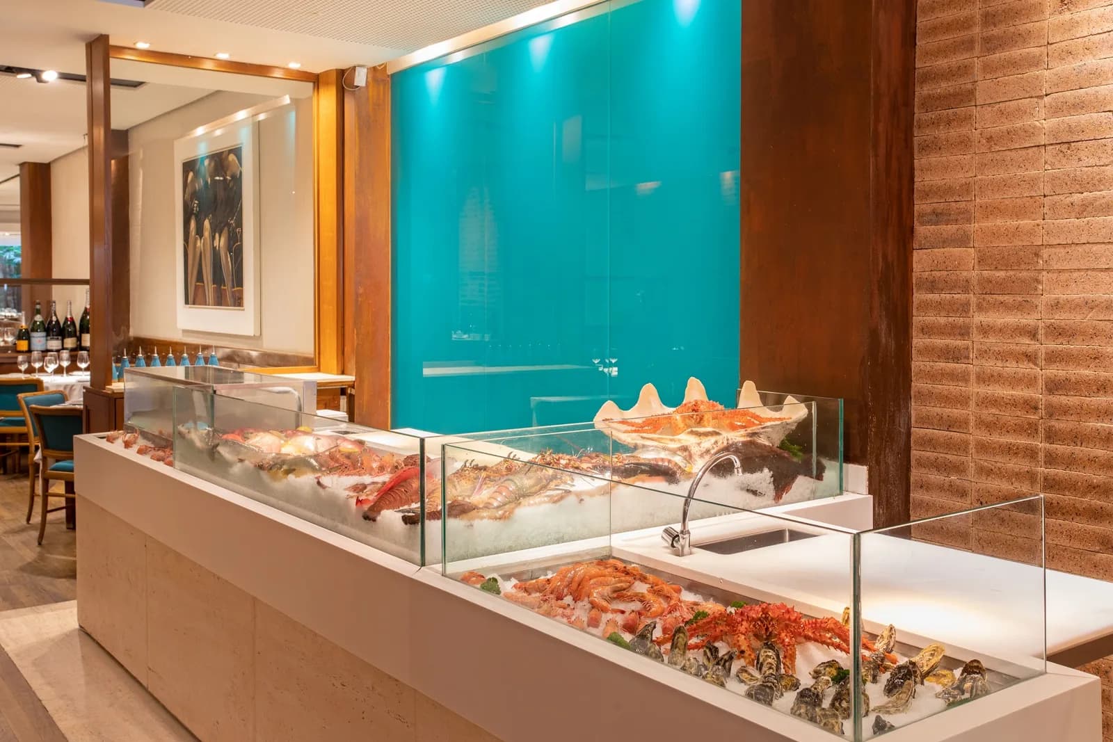 Fresh lobsters, king crab, and oysters on ice at Satyricon