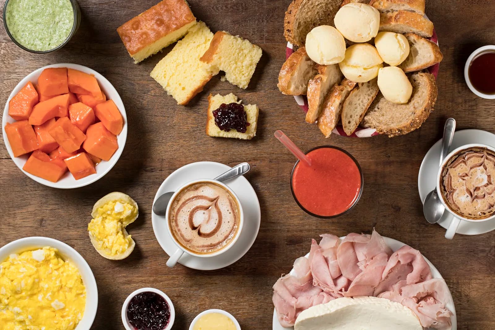 Breakfast spread at Talho Capixaba with pão de queijo, papaya, and coffee